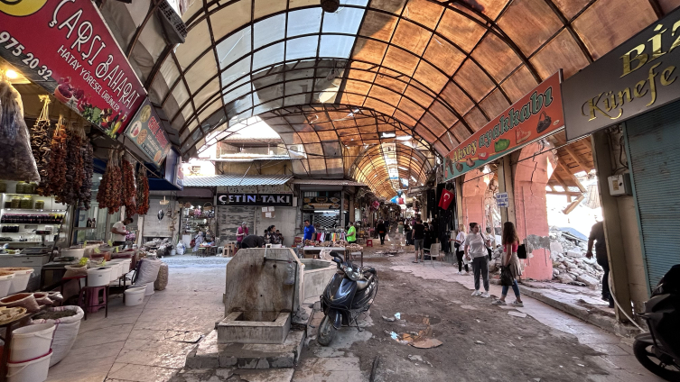 Antakya’daki tarihi Uzun Çarşı eski günlerine dönmenin mücadelesini veriyor