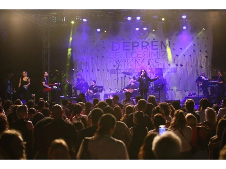 Bodrum’da “Deprem Geleceğimizi Yıkmasın” konseri düzenlendi