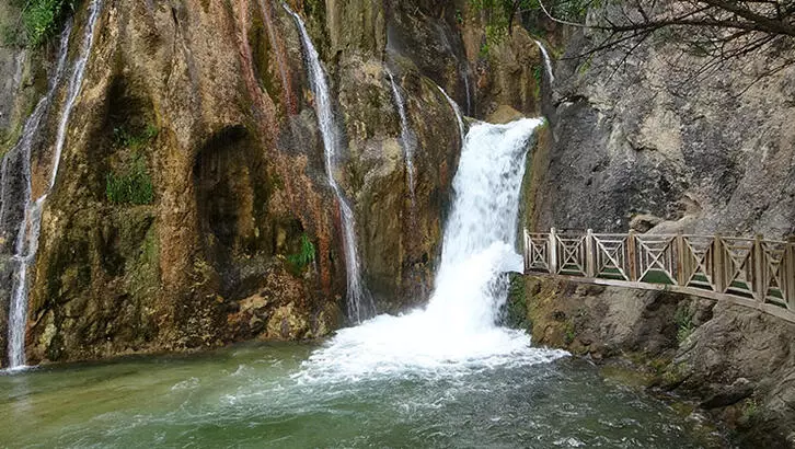 Günpınar Şelalesi görenleri hayran bırakıyor