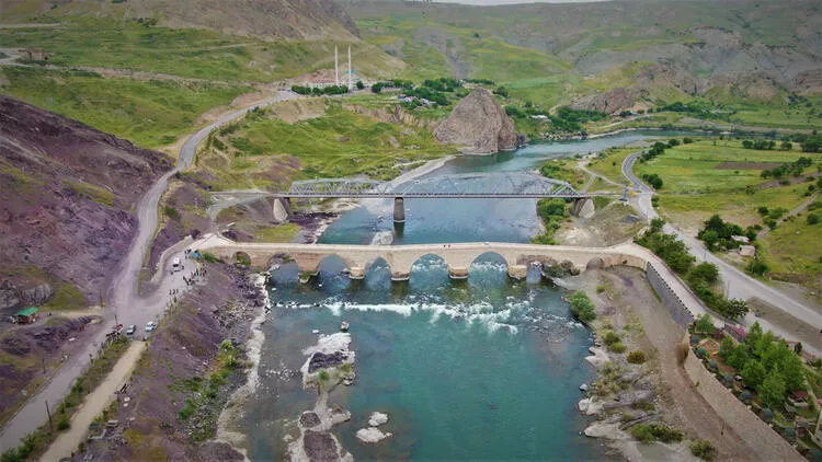 Palu Köprüsü ilk günkü ihtişamını koruyor