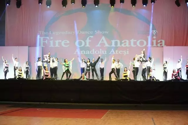 Anadolu Ateşi dans topluluğu, 100. yıl gösterisi düzenledi