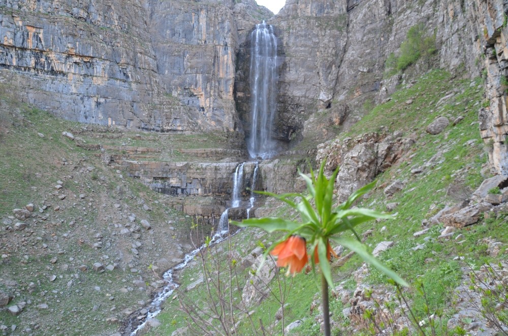 Şırnak’ta eriyen karların oluşturduğu şelaleler havadan görüntülendi