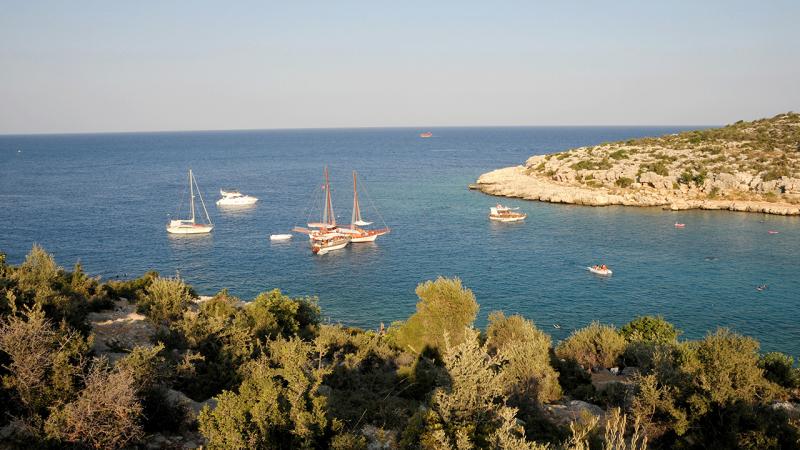 Mersin’in Tarsus ilçesinde “İlimize hoş geldiniz” tabelaları asıldı