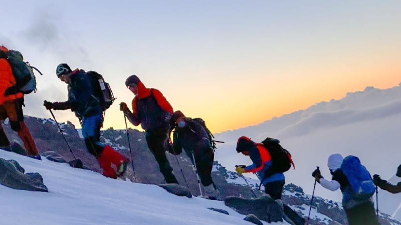 Dağcılar sis ve fırtınada Ağrı Dağı’na tırmandı