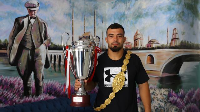 Başpehlivan Yusuf Can Zeybek altın kemerin ebedi sahibi olmak istiyor