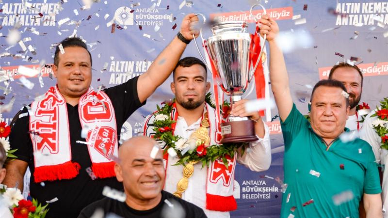 Kırkpınar Başpehlivanı Yusuf Can Zeybek’e memleketi Antalya’da coşkulu karşılama