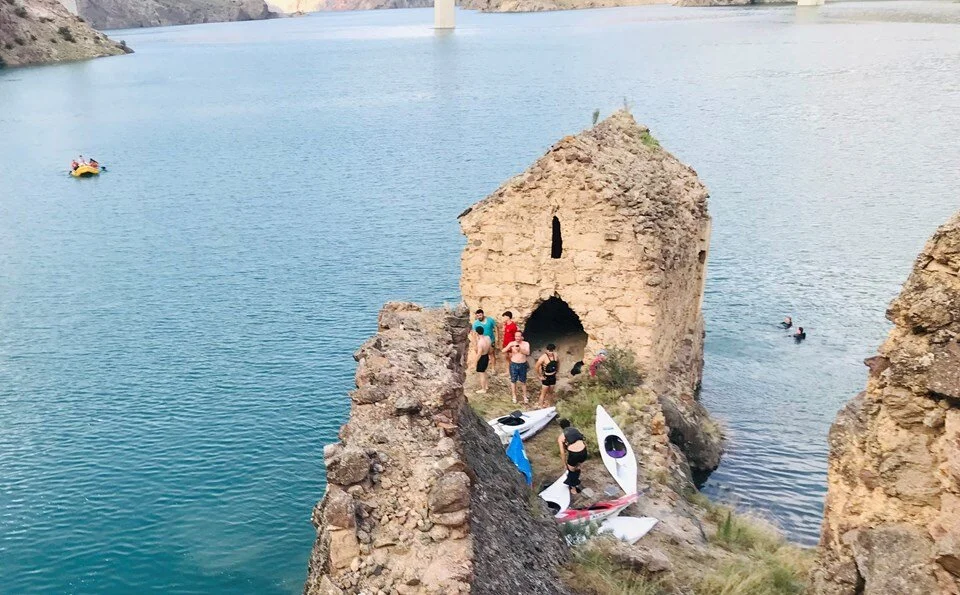 Yusufeli Barajı’nda bot ve kano turizmi