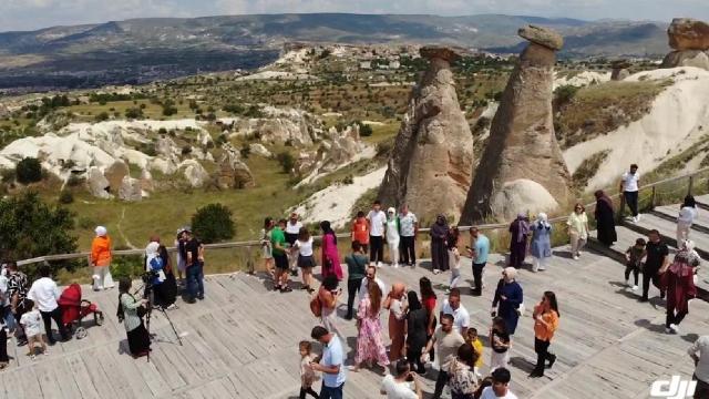 Kapadokya son bir ayda yarım milyon turist ağırladı