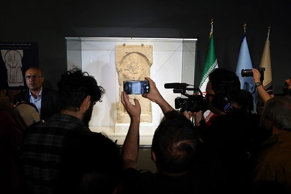 İngiltere’den İran’a iade edilen Sasani dönemine ait tarihi eser Tahran’da sergilendi