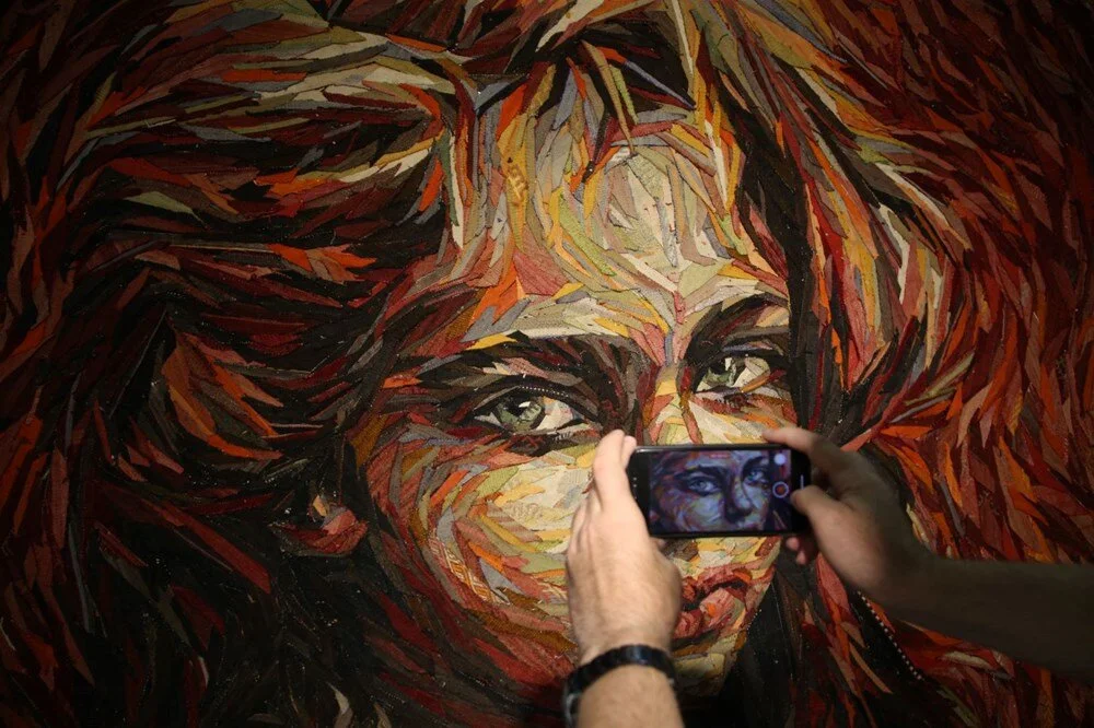 Çöpe atılacak halı parçaları üç boyutlu tablolara dönüştürüldü