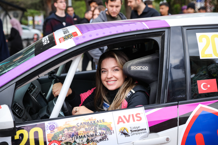 Türkiye’nin ilk engelli ralli pilotu pistlerde engel tanımıyor