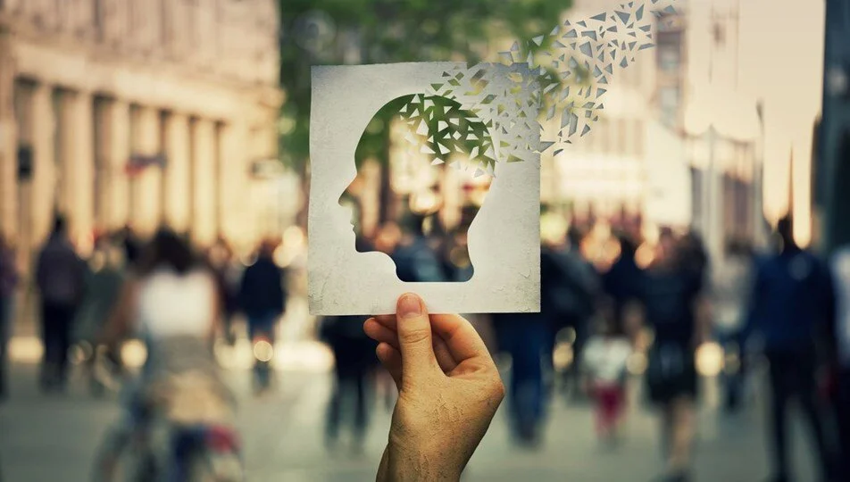 Yeni keşif: İnsan beyni, “göz açıp kapayıncaya” kadar sahte anı üretiyor