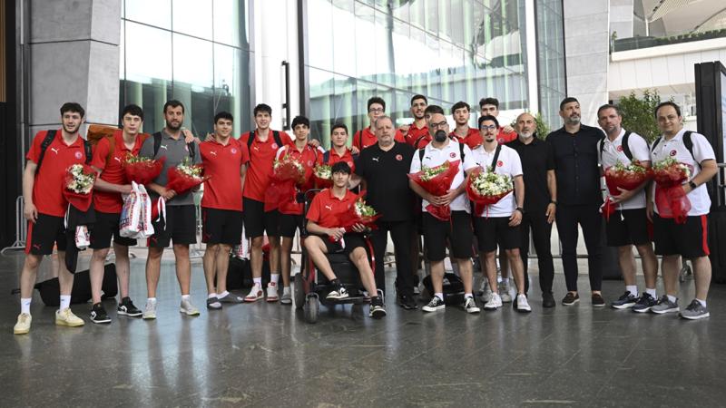 Dünya üçüncüsü 19 Yaş Altı Erkek Milli Basketbol Takımı yurda döndü