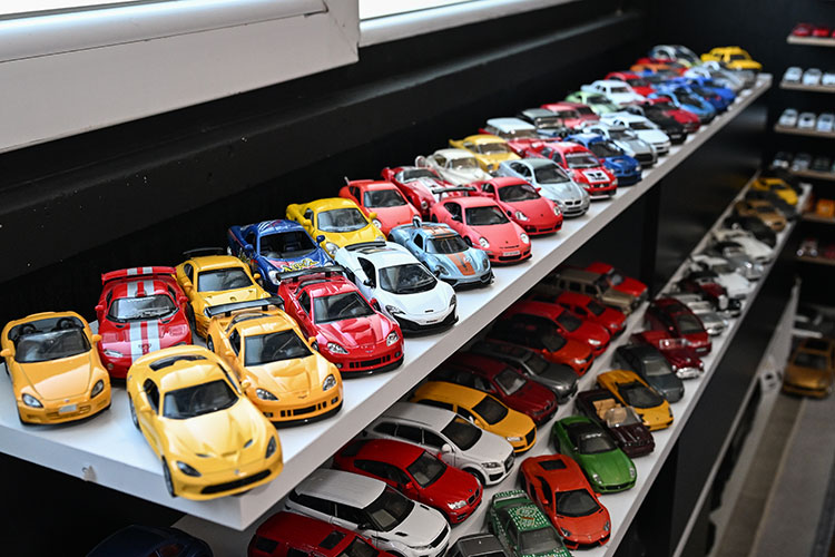 Oyuncak araba tutkusu “koleksiyoner” yaptı