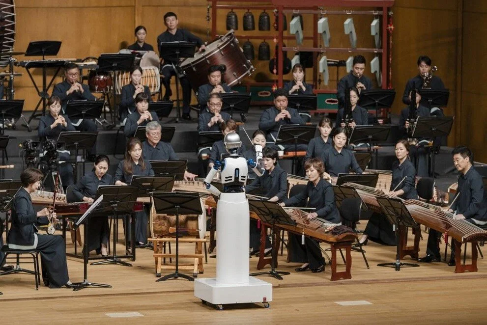 İlk kez bir robot orkestra şefliği yaptı