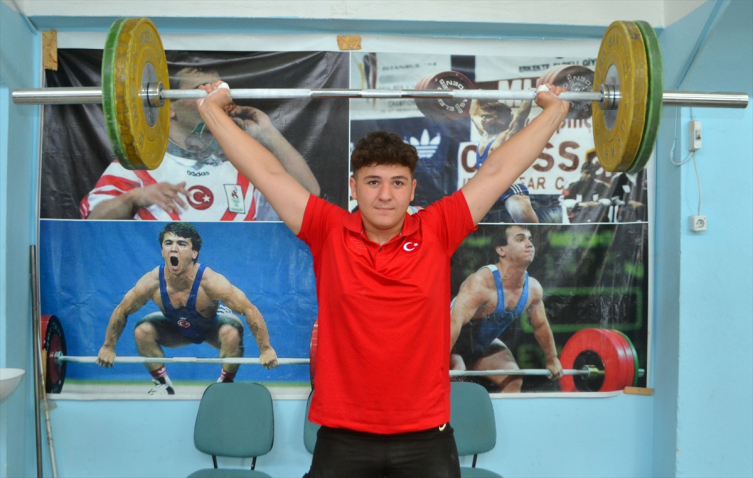 Avrupa şampiyonu genç milli halterci yeni başarılar için çalışmalarını sürdürüyor