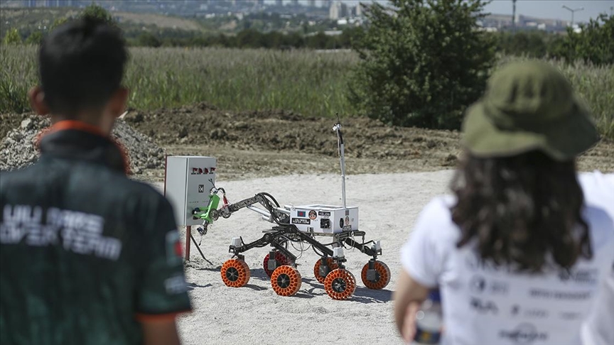 Uzay tutkunu gençler, “Gezegen Gezgini Yarışması”nda buluştu