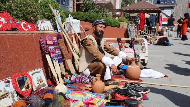 Hakkari’de el sanatları ve resim sergisi düzenlendi