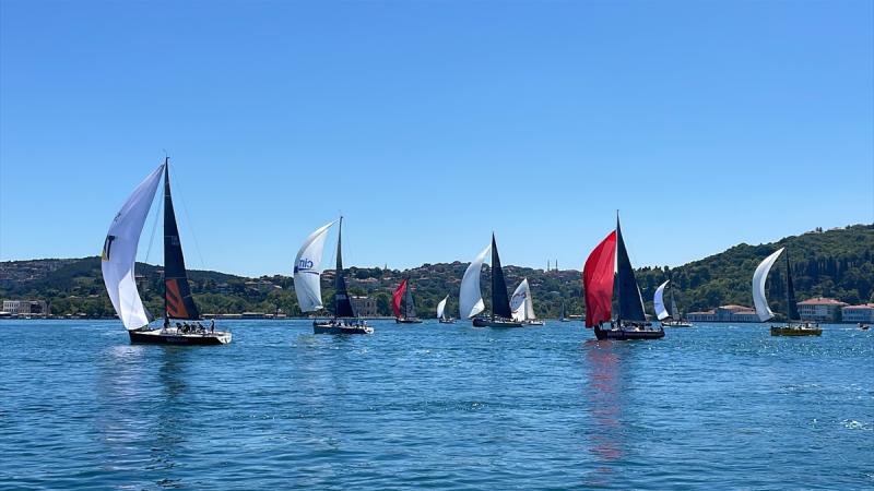Kabotaj Bayramı’nda yelkenliler İstanbul Boğazı’nda yarıştı