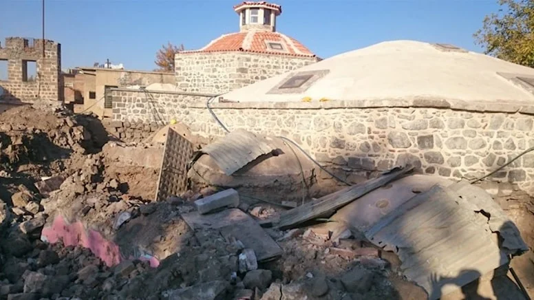 Depremde zarar gören tarihi yapılar aslına uygun inşa edilecek