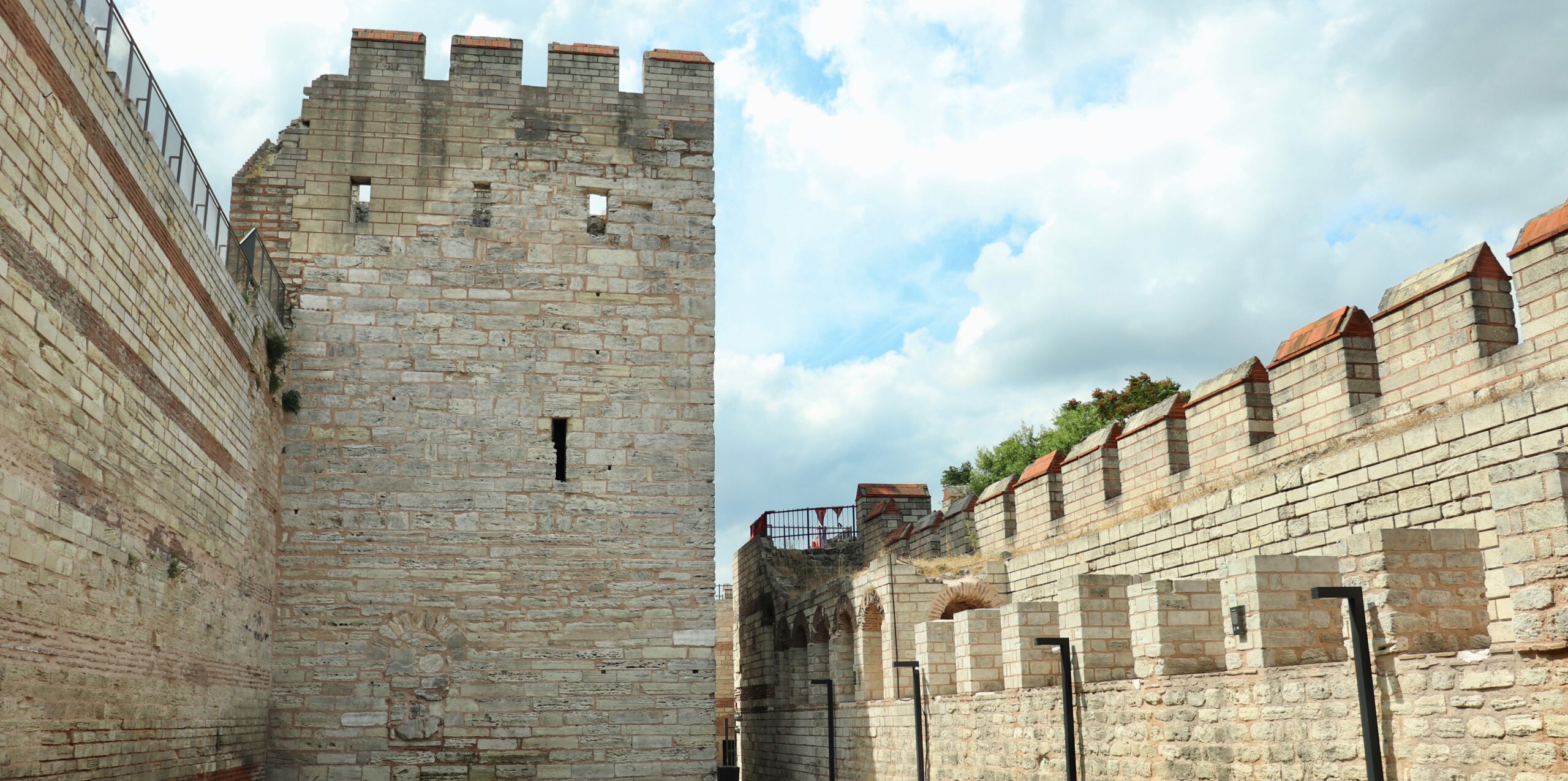 Avrupa’nın Ayakta Kalan En Uzun Ve En Eski Savunma Sistemi(Özel Haber)