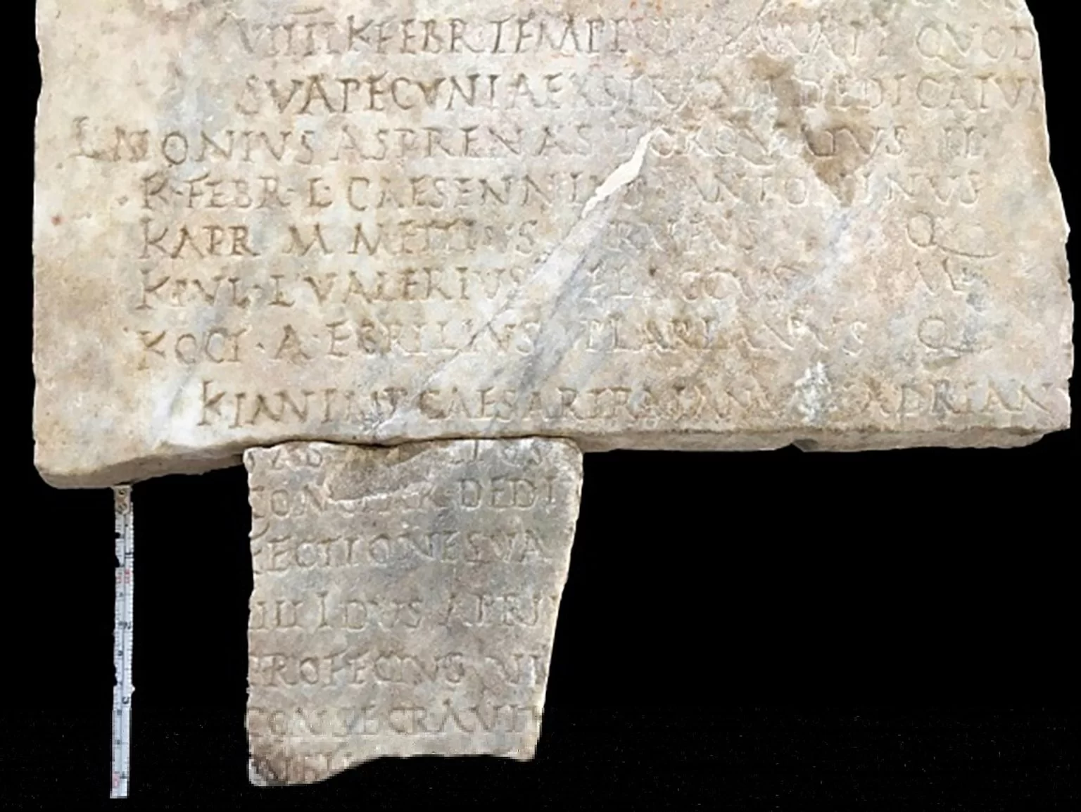 Ostia Antica Arkeoloji Parkı’nda mermer levhalara kazınmış bir tür kronik olan Fasti Ostienses’in iki yeni parçası bulundu