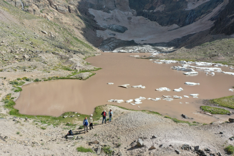 Türkiye’nin en yüksek ikinci zirvesi olan Cilo Dağı’nda buzullar eriyor