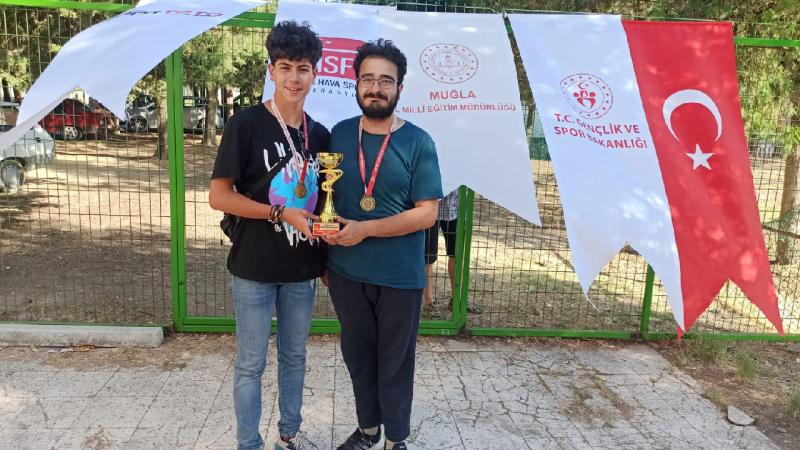 Erzurumlu gençler, geliştirdikleri roketle Türkiye şampiyonu oldu