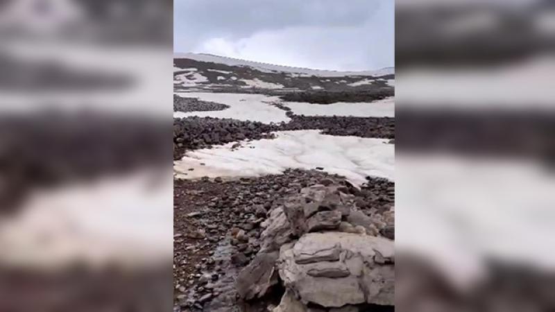 Kutuplarda buzullar eriyor, Kısır Dağı’nda kar ağustos sıcağında bile erimiyor