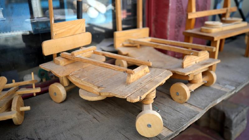 Kayseri’de marangoz ustası Anadolu kültürünü ahşap minyatürlerde yaşatıyor