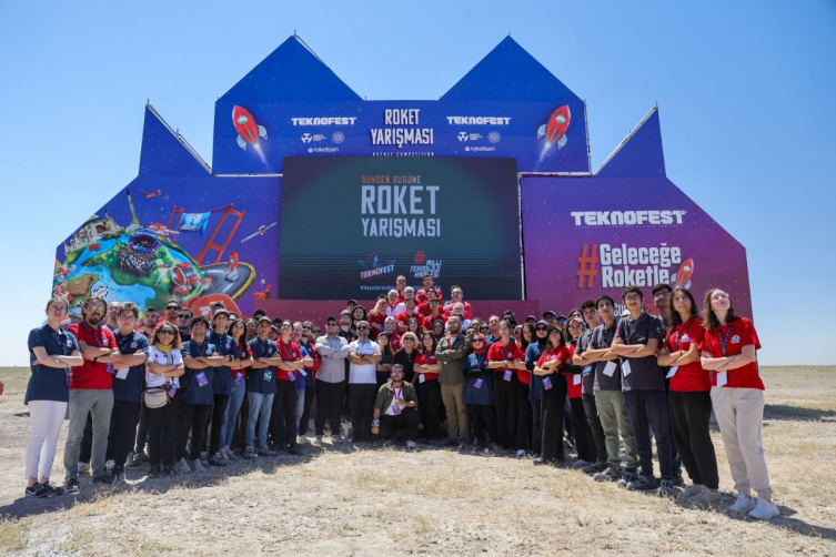 TEKNOFEST Roket Yarışması’nda Bakan Kacır ve Selçuk Bayraktar’dan gençlere tam destek