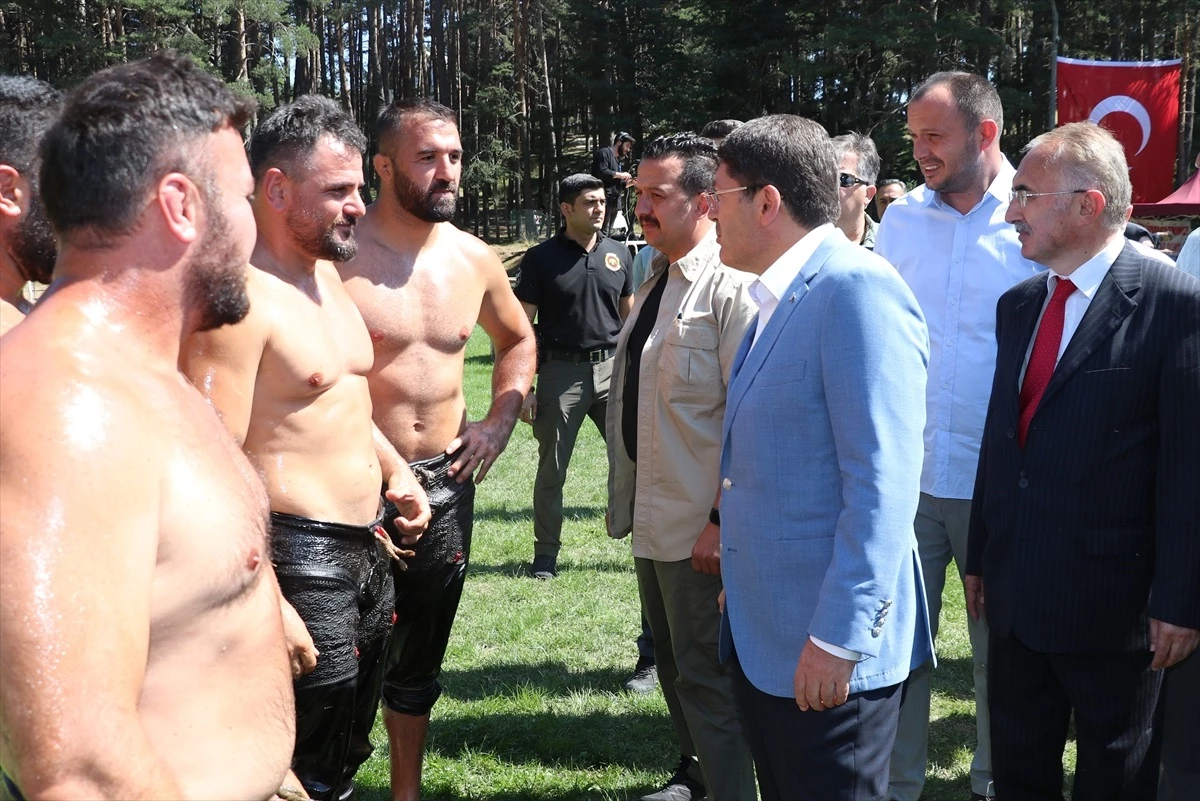 Bakan Tunç, Gerede 72. Esentepe Yağlı Güreşleri’ne katıldı