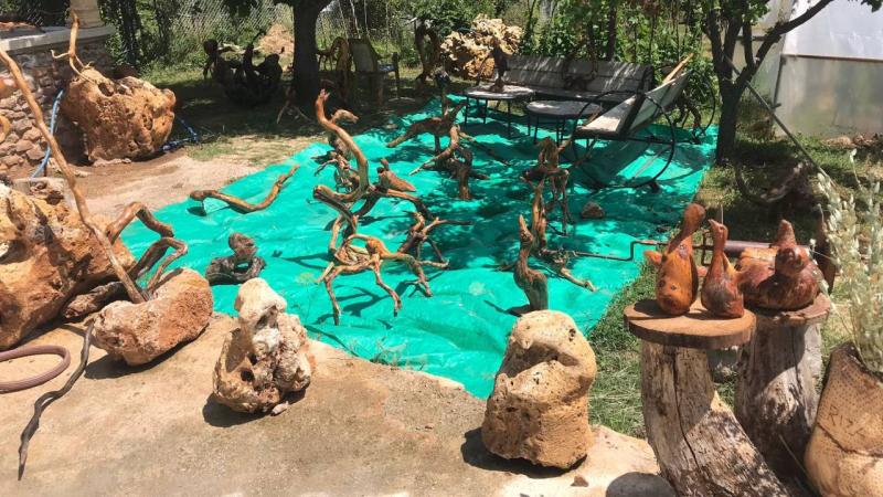 Gümüşhane’de ağaç kökleri usta ellerde sanata dönüşüyor