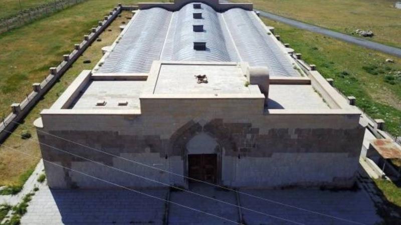 Iğdır Üniversitesi Ejder Kervansarayı’nı bünyesine kazandırmak için ön kabul aldı