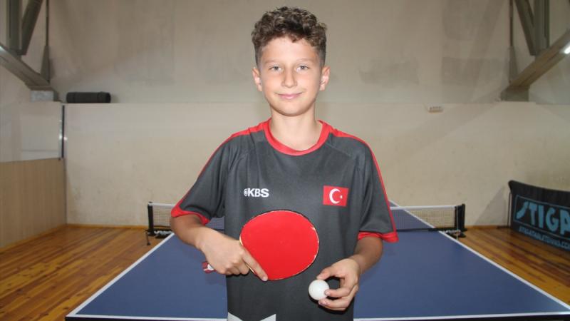 Ekran bağımlısı olmamak için başladığı masa tenisinde milli takıma seçildi