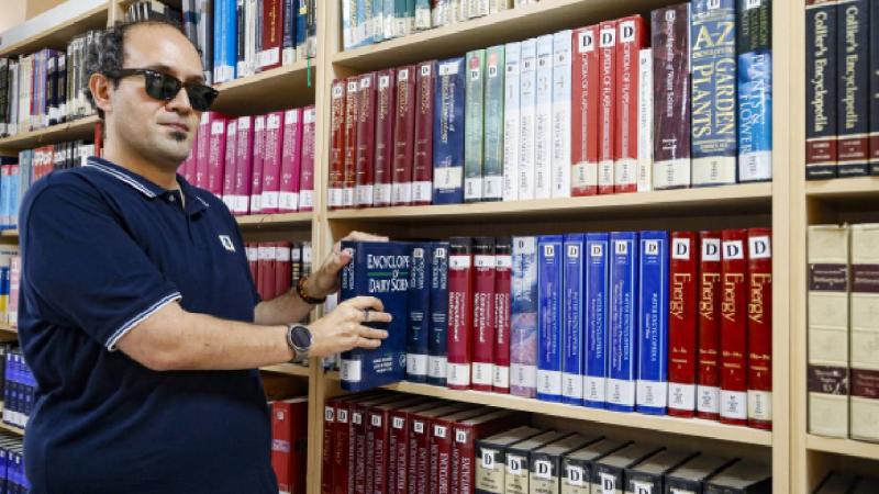 Görme engelli kütüphane sorumlusu, 13 yılda 35 bin kitabı dijitale aktardı