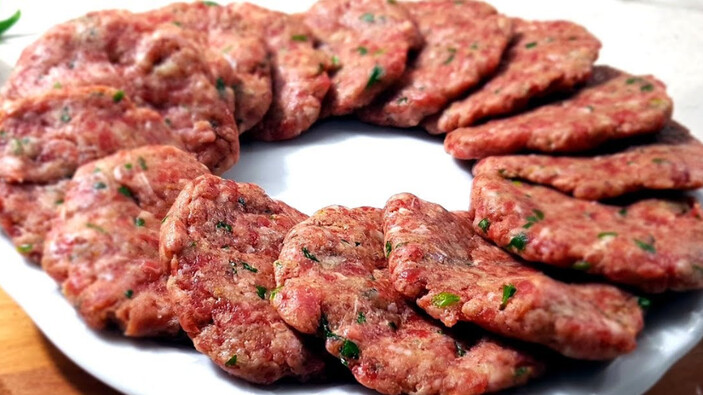 Köfte harcına 1 kaşık ekleyin, daha dışarıda yemezsiniz!