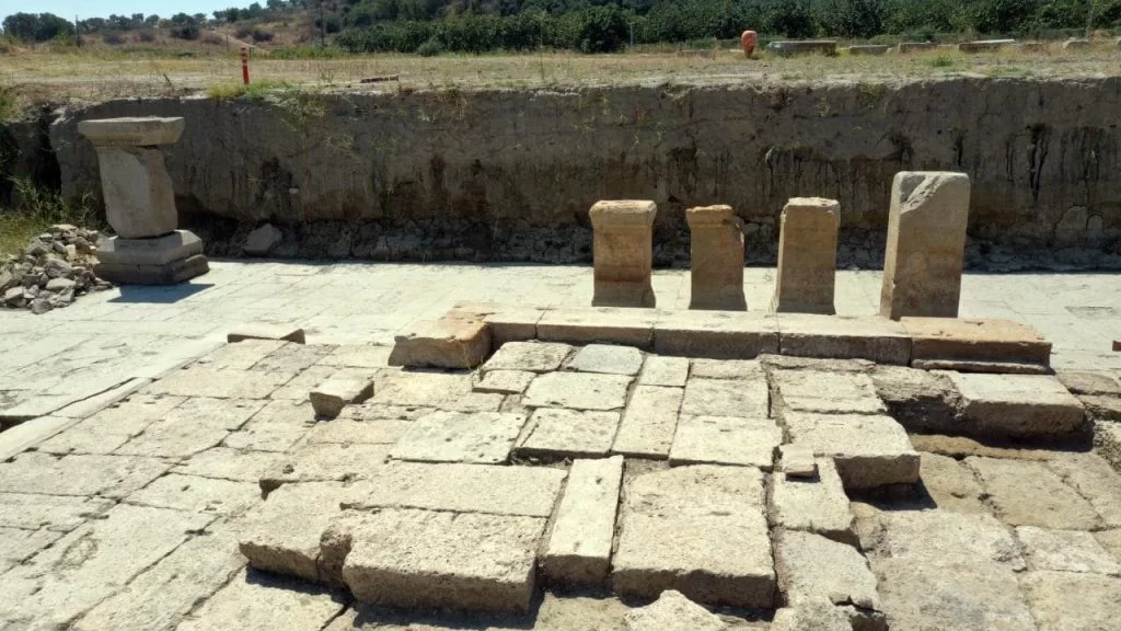 Türkiye’nin batısında bulunan Zeus Tapınağı Sunağı