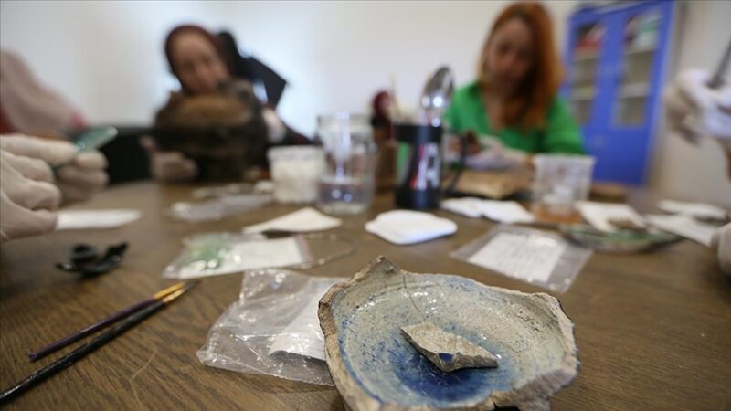 Ani’deki kazılarda bulunan tarihi eserler kadın eliyle restore ediliyor