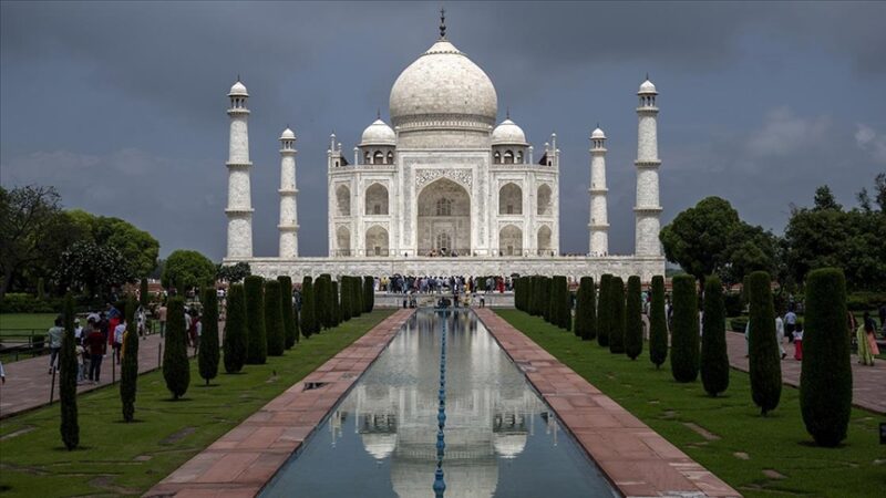 Hindistan renkli kültürünü binlerce yıldır koruyor