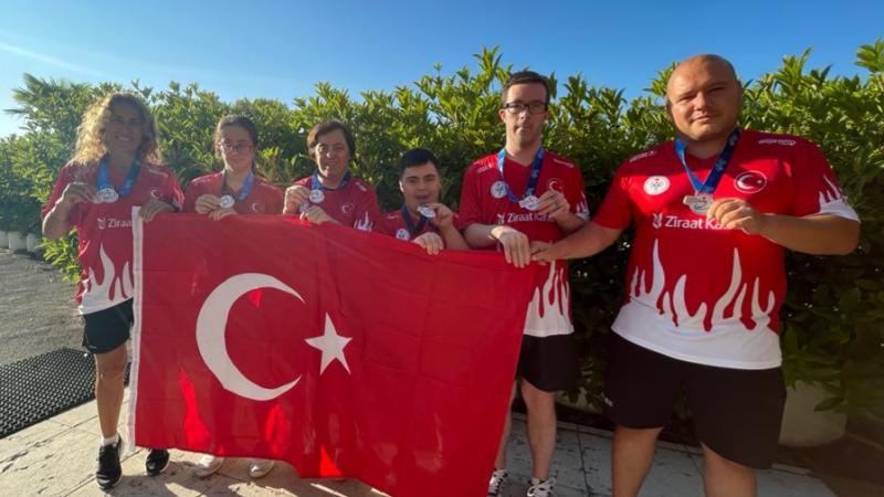 Özel masa tenisi sporcularından Avrupa Şampiyonası’nda biri altın 3 madalya