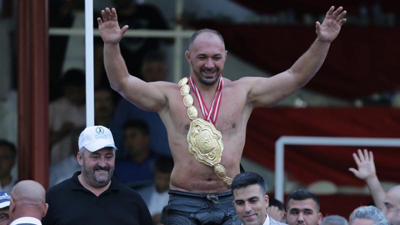 Ali Gürbüz Tarihi Elmalı Yağlı Güreşleri’nde üst üste ikinci kez başpehlivan