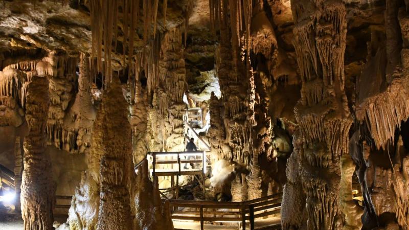 Karaca Mağarası serin havasıyla turistlerin rotasında yer aldı
