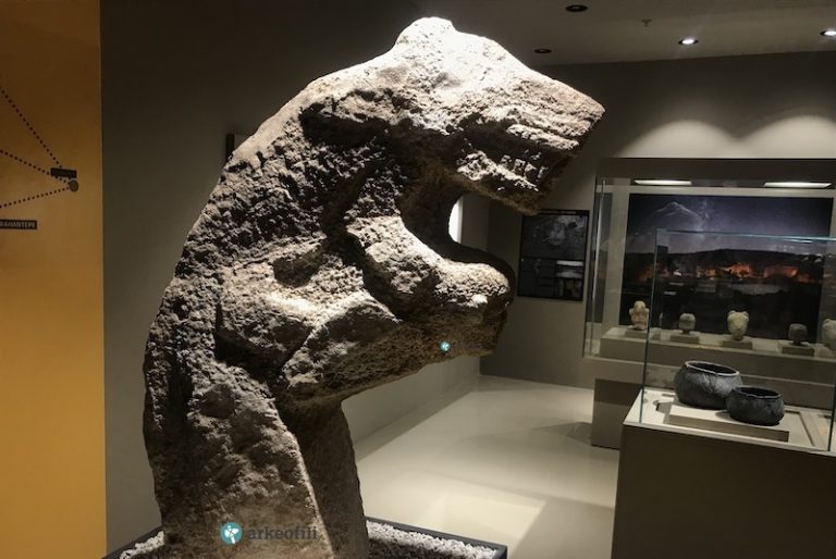 Karahantepe’de Göbeklitepe ile Çağdaş Özel Yapılar Bulundu
