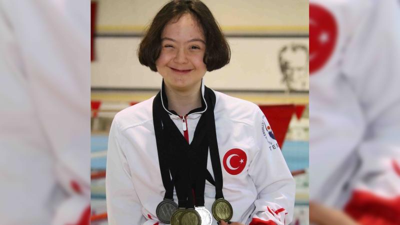 Milli yüzücü İrem Avrupa’dan 5 madalya ile döndü