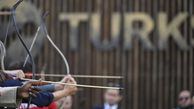 Ankara’daki diplomatlara ve ailelerine geleneksel Türk okçuluğu tanıtıldı