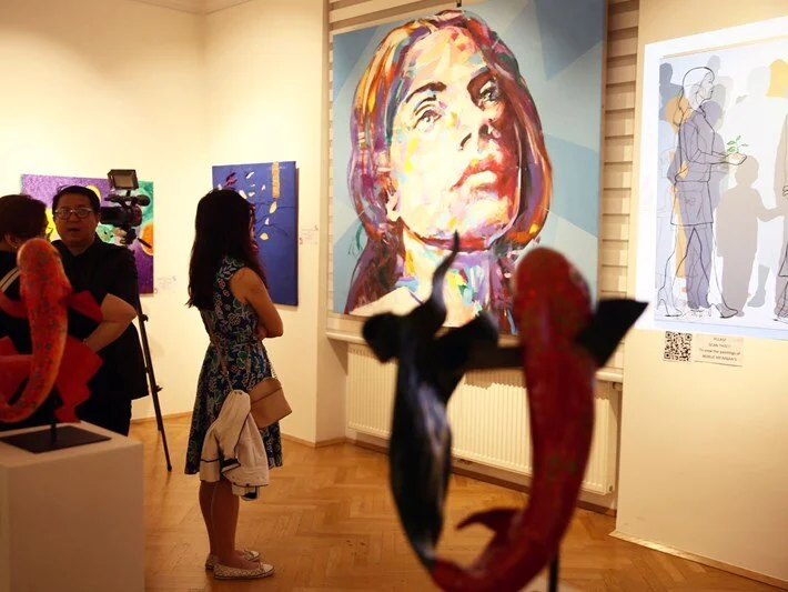 Viyana Yunus Emre Enstitüsü’nde 20 ülkeden 20 sanatçının eserleri sergilendi