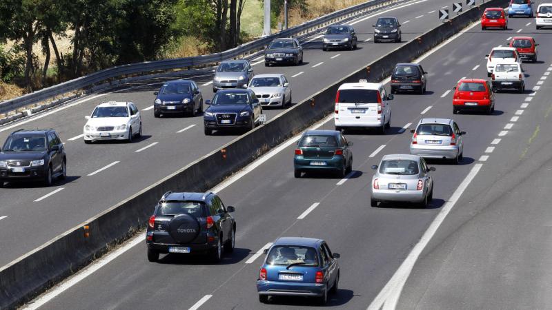 İtalya’da seyir halinde cep telefonu kullanımının cezası artacak