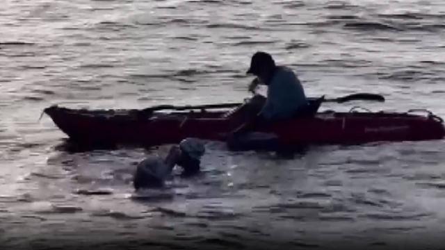 İki Türk sporcu, California’daki Catalina Kanalı’nı 13 saatte yüzerek geçti