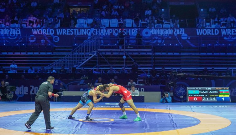 Kazak güreşçi Aitmukhan ülkesine ilk altın madalyayı kazandırdı